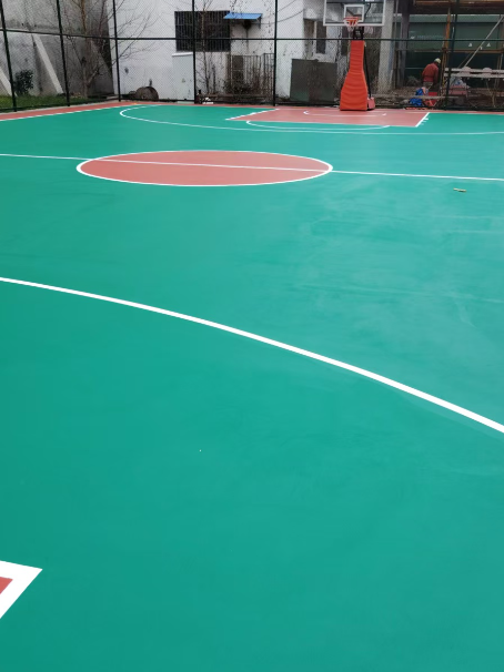 通化 球场长期使用易出现地面开裂